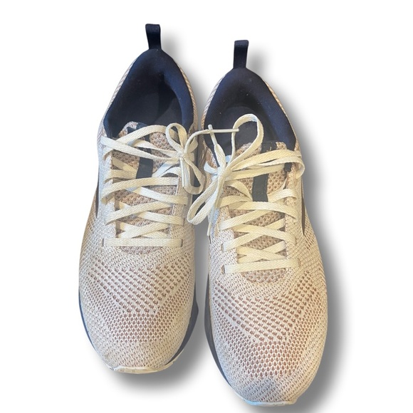 Women’s Brooks size 10 - Picture 3 of 4